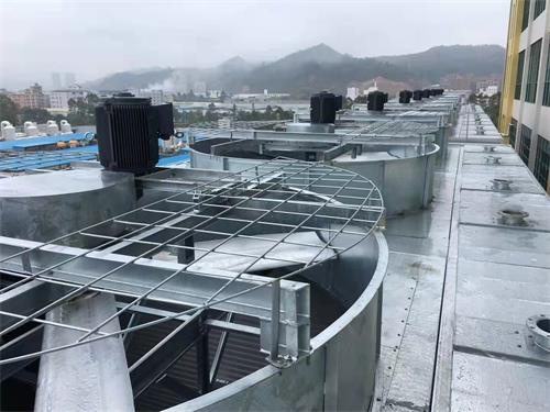 關于橫流式冷卻塔與逆流式冷卻塔的區別簡析(橫流式和逆流式冷卻塔區別)